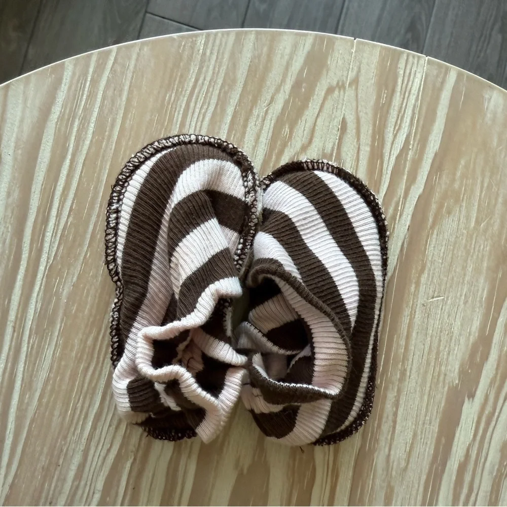 Baby girl super soft pastel Striped Brown and pink Kids Slipper booties/shoes•••